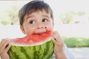 郭麒麟:从相声舞台到娱乐圈“吃瓜王”,他的多面人生与独特魅力