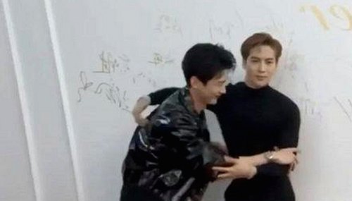 黑料网51平台最新动态：网红曝光与反差内容持续发酵